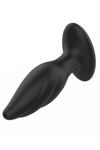 Dark Desires Angelina Plug erbjuder en elegant svart silikondesign, med en vriden form och bred cirkulär bas, sakkunnigt utformad för att förbättra din upplevelse.