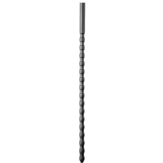 Närbild av en lång, svart borr med spiralspår på en vit bakgrund, som liknar precisionen och smidigheten hos Silikon Dilator 6 mm.