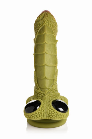 Swamp Monster Dildo är en grön, reptil-tema nyhet gjord av högkvalitativt silikon, med en fjällande struktur och stora svarta ögon på basen.