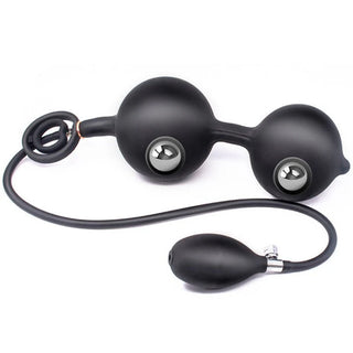 Svart uppblåsbar analplugg i silikon med dubbelkula och pump, visas mot vit bakgrund.