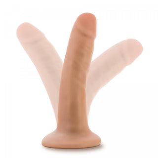 Tre hudtonade Dr.Skin Realistisk Dildo - 14 cm silikondildos i olika nyanser ligger graciöst på en vit bakgrund och erbjuder mångsidiga sexleksaker för alla önskemål.