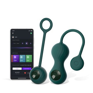 En smartphone med en interaktiv appkontroll sitter bredvid två livfulla gröna Magic Motion Duo Kegeltränare. Den ena är sfärisk med ringhandtag, den andra dubbelsfärisk och böjd. Appen visar alternativ märkta "Finger", "Move" och "Impact.