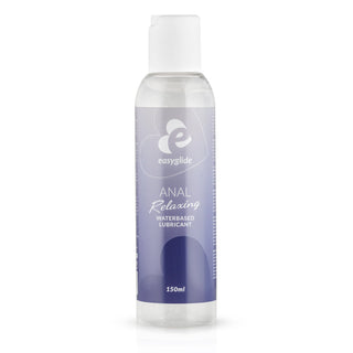 En genomskinlig flaska EasyGlide Anal Avslappnade Glidmedel, 150 ml, med en blå och vit etikett, erbjuder ett latexkondomvänligt vattenbaserat glidmedel som främjar mjuka, behagliga upplevelser för ökad komfort och lätthet.