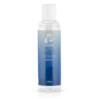 En 150 ml flaska Easyglide Kylande Glidmedel, med blå etikett och vitt lock, är idealisk för användning med latexkondomvänliga produkter.