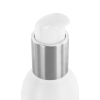 Easyglide Sensitive Anal Glidmedel kommer i en elegant vit flaska med en silverpumpsdispenser, designad speciellt för känslig hud, mot en orörd vit bakgrund.