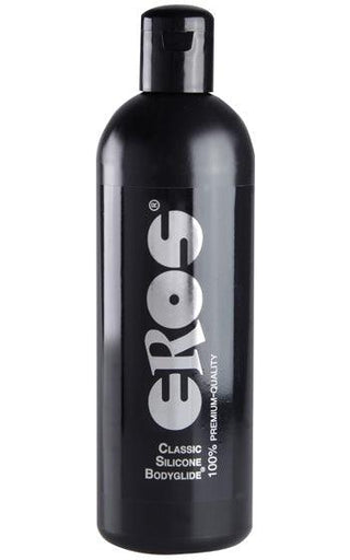 Eros Classic Silicone Bodyglide kommer i en elegant svart flaska med vit text och ett praktiskt svart flip-top lock. Detta lyxiga silikonbaserat glidmedel är kompatibelt med kondomer, vilket säkerställer en sömlös upplevelse.