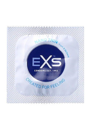 EXS Nano - Kondomer 12 st paketet visar upp en elegant design med Nano Thin för känslighet, tillverkad av kvalitets latex kondomer för att möta europeiska standarden, vilket garanterar säkerhet och nöje.