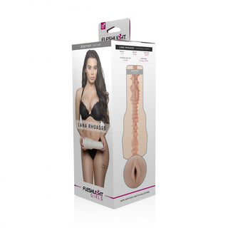 Lana Rhoades Fleshlight-låda har en bild av någon i svarta underkläder och inkluderar en illustration av interiörens struktur för en realistisk känsla, som lovar en oöverträffad upplevelse.
