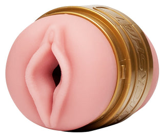 En rosa, köttliknande sexleksak med en gyllene cylindrisk bas, som liknar människans anatomi. Inspirerad av den populära Fleshlight Quickshot-designen och kallad "Fleshlight Quickshot - Anal & Vagina", är den utformad för dem som vill förbättra uthålligheten.