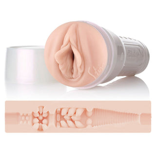 Fleshlight - Stoya Vagina är en vuxenleksak med en realistisk exteriör och intrikata inre design, gjord av superskinnmaterial för en autentisk känsla. Den har en beige ton mot en vit bakgrund.