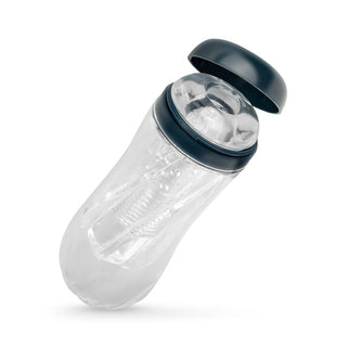 Transparant Masturbator Fppr, med en ergonomisk design och en delvis öppen topp, lutas mot en vit bakgrund.
