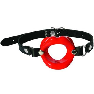 Gag Mun Form Röd är en svart och röd gag med öppen mun med ett spänne, metalldetaljer och en justerbar storlek för perfekt passform.