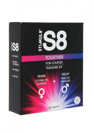 Den svarta lådan i S8 Together Pleasure Kit, med färgglada accenter, innehåller Delay Gel & Stimulerande Gel för en förbättrad upplevelse.