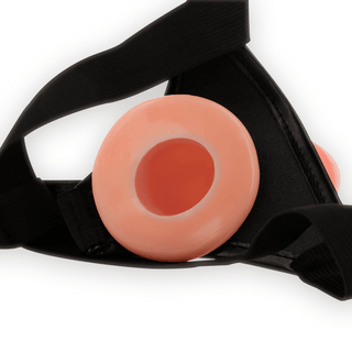 Intense Hollow Harness Strap-on är ett rosa, munkformat föremål tillverkat av ftalatfritt TPR-material med en bekväm svart rem.