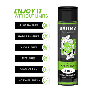 En flaska Värmande Massageolja Från Bruma, märkt "Sandia Watermelon 3 in 1", visas. Den stoltserar med att vara glutenfri, parabenfri, sockerfri, färgfri, 100 % vegan och latexvänlig. Den lekfulla svarta och gröna designen förstärker BRUMA Premium Heat Effect för tröstande värme.