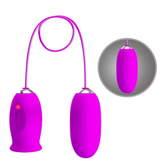 Daisy Dual Egg Vibrator visas i ljusrosa, med två äggformade delar anslutna med en sladd och en fjärrkontroll, plus en närbild i bilden.