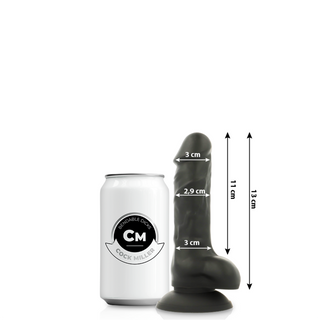 En burk bredvid Cock Miller Realistisk Dildo 13 cm, tillverkad av platina-silikon och mäter 11-13 cm i höjd och 2,9-3 cm i bredd, båda visas på en vit bakgrund.