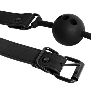 Fetish Submissive Silicone Ball Gag med justerbar rem och perforerad andningsbar boll, visas på en vit bakgrund.