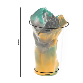 Arges Cyklop Masturbator har en genomskinlig, mångfärgad fantasidesign och mäter 180 mm hög med 80 mm topp- och 60 mm basdiameter.