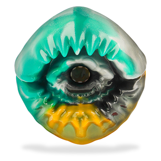 Arges Cyklop Masturbator har en fantasy-inspirerad, abstrakt design som liknar ett enda öga, med färgglada gröna, svarta och gula texturerade element.
