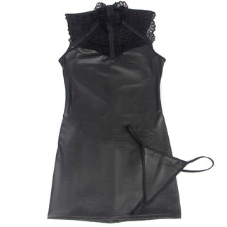 Sublime Wetlook Klänning Med Spets är en svart ärmlös klänning i läderimitation med spetsringning och en matchande svart stringtrosa.