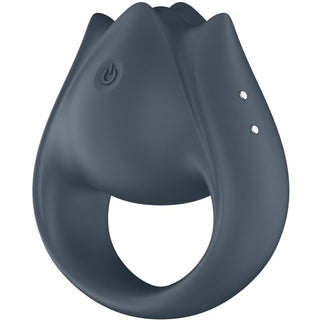 Satisfyer Perfect Pair 2 är en mörkgrå penisring i silikon med en blomliknande design och en strömbrytarsymbol på sidan, som också fungerar diskret som en fingerstimulator.