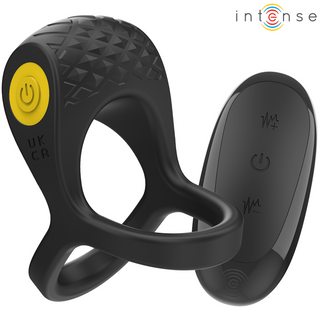 Intense Alex Dubbel Vibratorring: svart silikon med gul strömbrytare och trådlös fjärrkontroll. Uppladdningsbar ring för par med Intense-logotypen ovanpå.