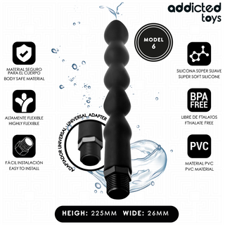Analdusch i svart silikon med adapter, 22 cm lång och 26 mm bred, slät design för rengöringsändamål.