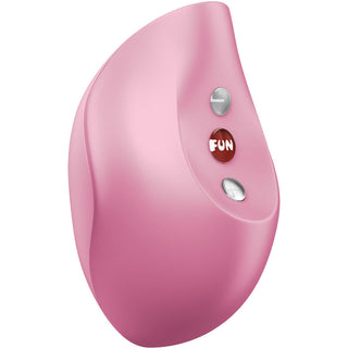 Böjd klitorisstimulator i rosa silikon med två kontrollknappar, märkta FUN och en silverfärgad punkt.