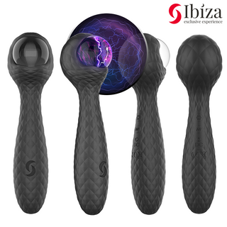 Set med fyra svarta texturerade vibratorer, varav en har en glödande sfär med ett blixtmönster på spetsen.