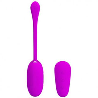Bild som visar det dynamiska lila Pretty Love Shock Fun Vibratorägg med en flexibel svans och fjärrkontroll. Den strukturerade ytan erbjuder elektrochocklägen och fjärrkontrollen har tre knappar – alla mot en vit bakgrund för personligt bruk.