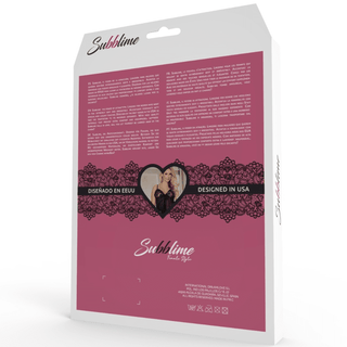 Subblime Babydoll Med Rosett-paketet har en rosa bakgrund med intrikata spetsdetaljer, ett hjärtformat fotocenter och text på spanska och engelska: "Diseñado en EEUU" och "Designed in USA." Varumärket "Sublime Babydoll" visas tydligt.