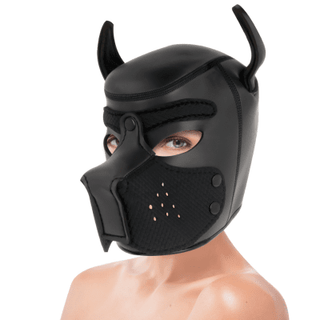 Att använda Neoprene Dog Mask med hundliknande öron och nos ger en spännande twist till alla rollspelsupplevelser.