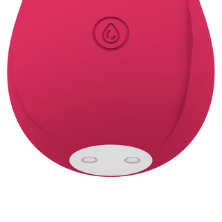Mia Rose Lufttrycksstimulator är en rosa, droppformad enhet för klitorisstimulans, med en slät yta, en droppeikonknapp upptill och en vit cirkulär bas med två små cirkulära markeringar.