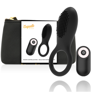 Penisring med Fjärrkontroll i svart silikon, vibrator och texturerad yta. Levereras med praktiskt fodral i bakgrunden.