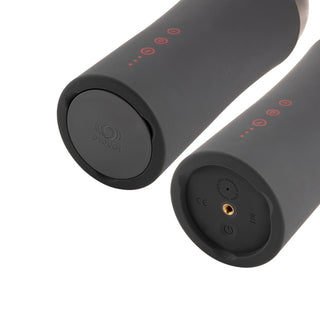 Två OTouch Inscup 2 lyx-onani, svarta och cylindriska med röda symboler och laddningsportar, designade för handsfree-njutning, sitter elegant på en vit bakgrund.