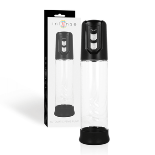 Effektiv penisförstoring med Intense Automatisk Penispump, utrustad med vakuumteknik för optimal prestanda. Designen har eleganta svarta detaljer och förpackningen visar stolt upp produkten.