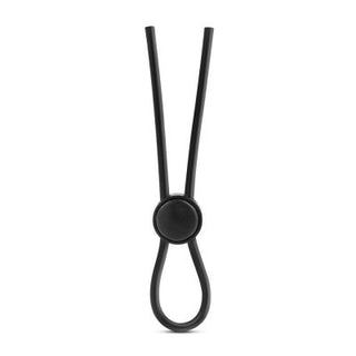 En elegant svart öglad kabel med ett runt mittstycke, som liknar Justerbar Penisring - Stay Hard.