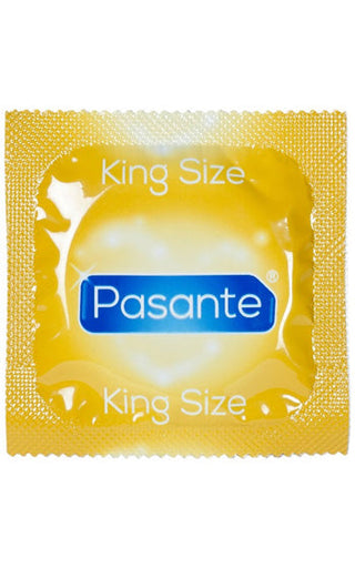 Pasante - King Size - 12 st Kondomer kommer i ett gult paket med djärvt blått märke och text, vilket ger storlek XXL för extra komfort.