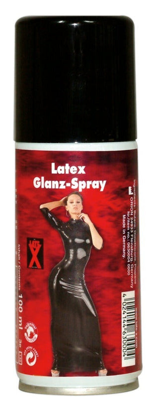 Latex Gloss Spray har en etikett som visar en person i glänsande svart klädsel. Den är perfekt för användning med latexkläder, vilket säkerställer en snygg glans, speciellt när den appliceras med en luddfri trasa.