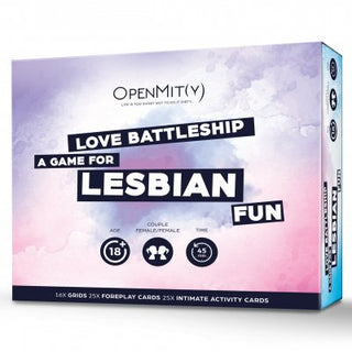 Love Battleship Lesbisk Intimitetsspel av OpenMity har charmiga akvarellillustrationer, innehåller 16 rutnät, 25 förspelskort och 25 intima aktivitetskort. Perfekt för kvinnliga/kvinnliga pars dejtkväll i åldrarna 18+. Speltiden är cirka 45 minuter.