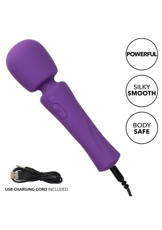 Stella Massager Lila är en silkeslen, ergonomiskt designad massageapparat med en lyxig, kroppssäker design och inkluderar en USB-laddningssladd för extra bekvämlighet.