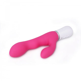 Lovense Nora är en rosa och vit personlig massageapparat med dubbla tillbehör, speciellt designad för G-punkts- och klitorisstimulering.