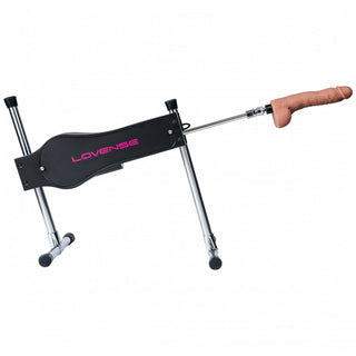 Lovense Sexmaskin framhäver en hållbar metallram och realistisk dildo, allt med Lovense-loggan. Anslut till Lovense-appen för distanssex för en oöverträffad upplevelse.