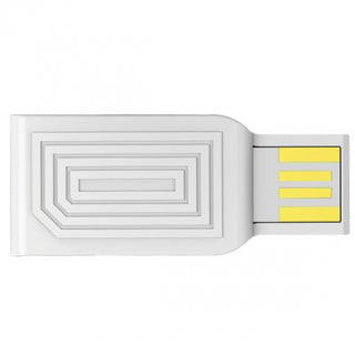Lovense USB Bluetooth Adapter är en minimalistisk vit flashenhet med ett geometriskt mönster designat för sömlös anslutning med din Lovense-app.