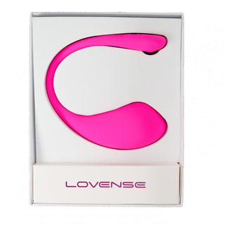 Lovense Lush 3 Appstyrd Vibrator, designad för G-punktsstimulering, kommer i en rosa böjd form och är elegant förpackad i vitt med varumärket Lovense. Den erbjuder enkel kontroll via en smartphone-app.