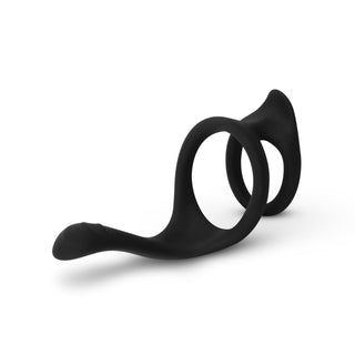 Easytoys Pleasure Penisring är en elegant, svart dubbel silikonring med en sidoförlängning, elegant utställd på en vit bakgrund – perfekt för att förbättra din upplevelse.