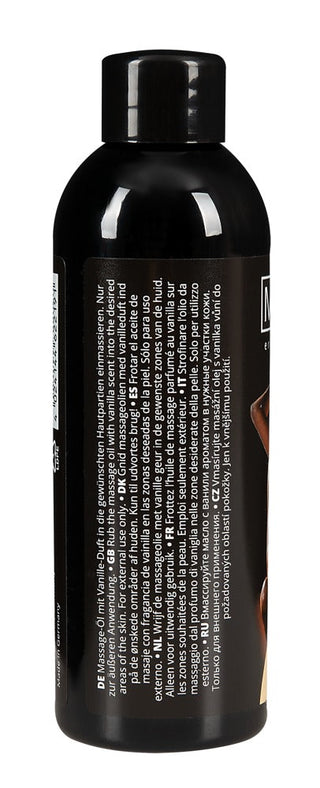 The Erotic Massage Oil Vanilla kommer i en sensuell svart flaska med flerspråkig text, som erbjuder en förtrollande upplevelse. Dess utsökta vaniljundertoner inbjuder dig till en lyxig värld, perfekt för en välgörande massage.