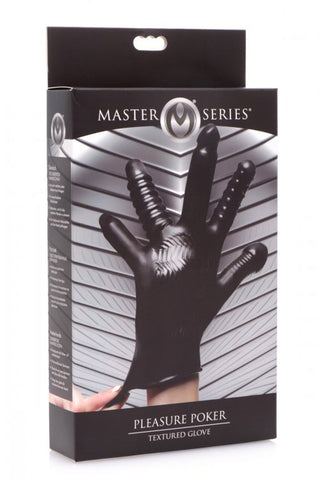 Stimulerande Handske Pleasure Poker från Master Series är en svart, pokertexturerad handske med räfflade fingrar. Para ihop den med en fingervibrator för en förbättrad upplevelse och använd vattenbaserat glidmedel för mjuka förnimmelser.