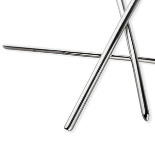 Närbild av snygga, korsande stavar från Metall Dilator Set - 4:a på en orörd vit bakgrund.